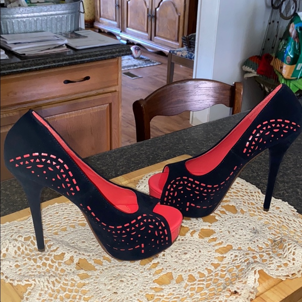 Navy heels 👠